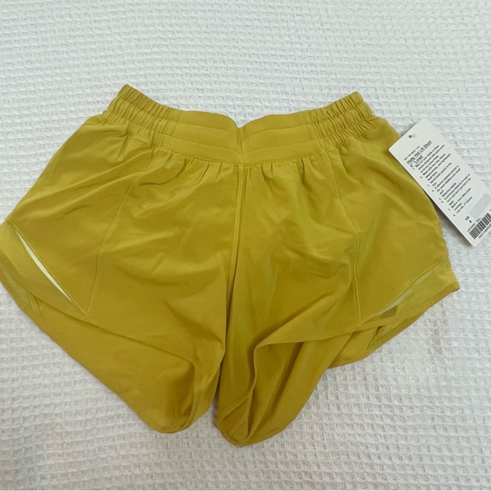 NWT Lululemon Hotty Hot Low Rise short 4” lines